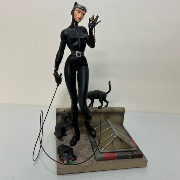 DC Direct Catwoman Hand Painted Porcelain 0075/3500 Jim Lee - Picture 4 of 5